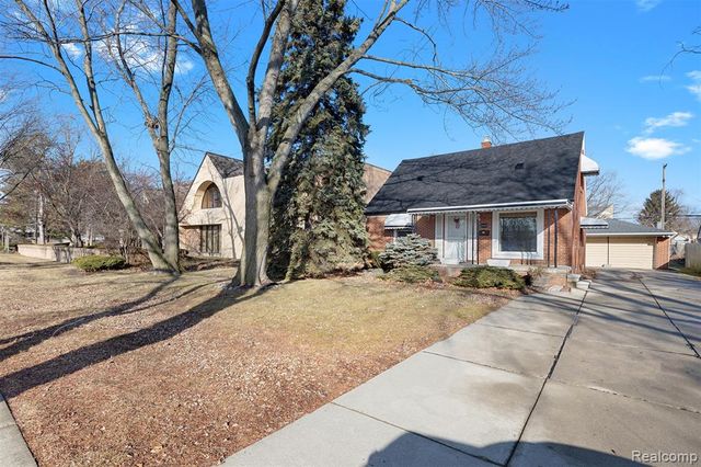 22225 E 10 Mile Road, Saint Clair Shores, MI 48080