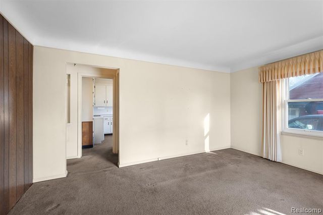 22225 E 10 Mile Road, Saint Clair Shores, MI 48080