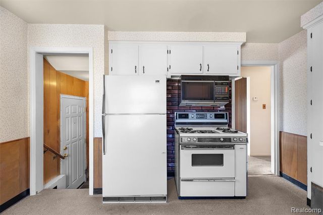 22225 E 10 Mile Road, Saint Clair Shores, MI 48080