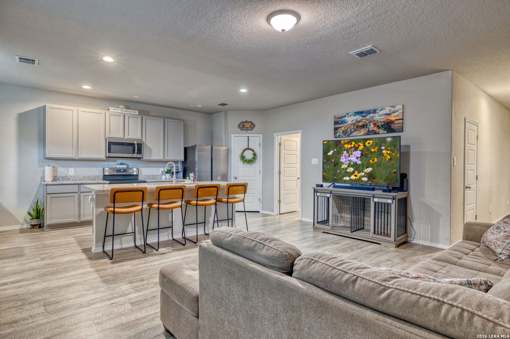 20009 HUCKLEBERRY ST, Lytle, TX 78052