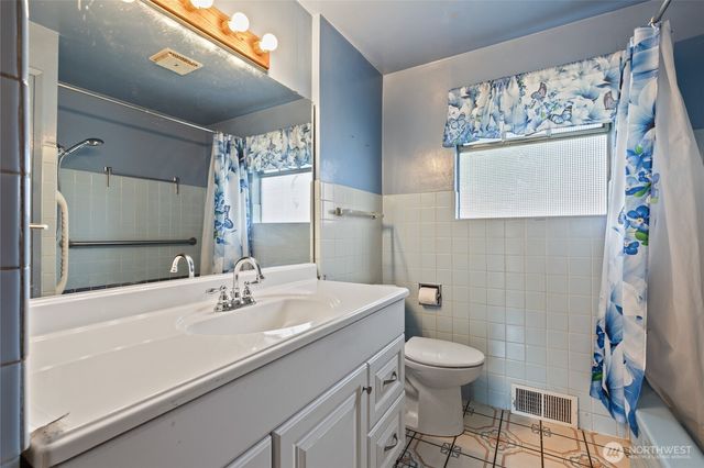 5706 S Upland Road, Seattle, WA 98118