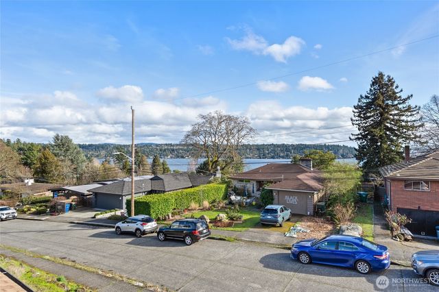 5706 S Upland Road, Seattle, WA 98118