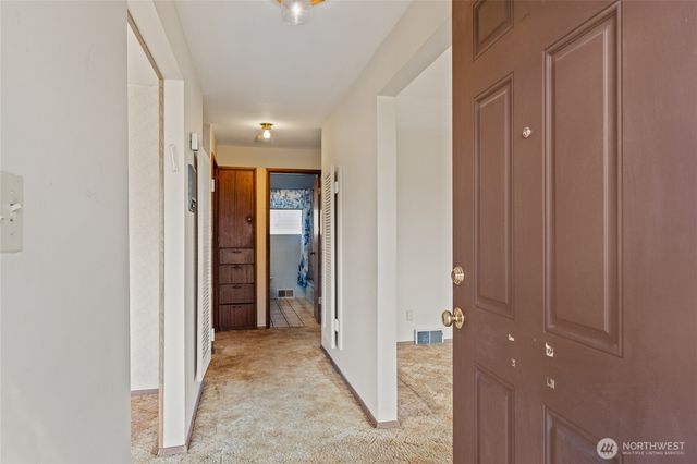 5706 S Upland Road, Seattle, WA 98118