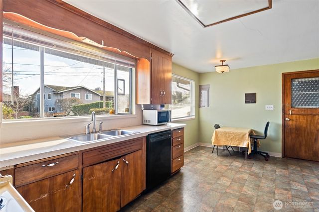 5706 S Upland Road, Seattle, WA 98118