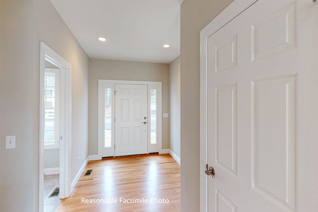 105 Lantern Drive, Sandown, NH 03873
