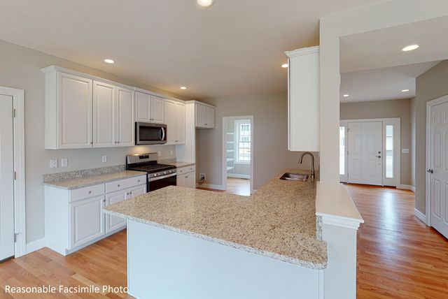 105 Lantern Drive, Sandown, NH 03873