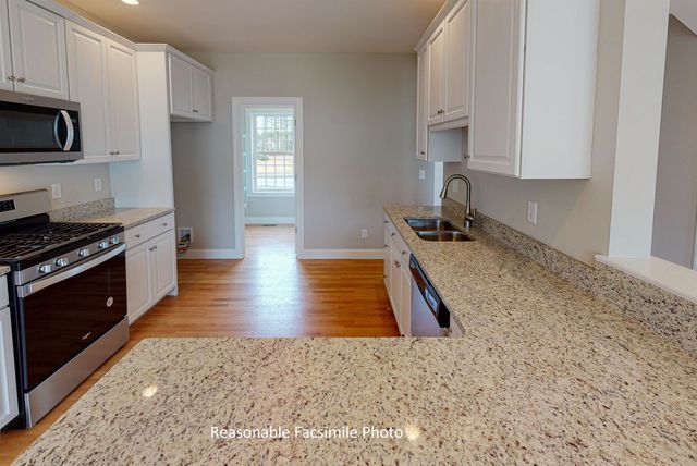 105 Lantern Drive, Sandown, NH 03873