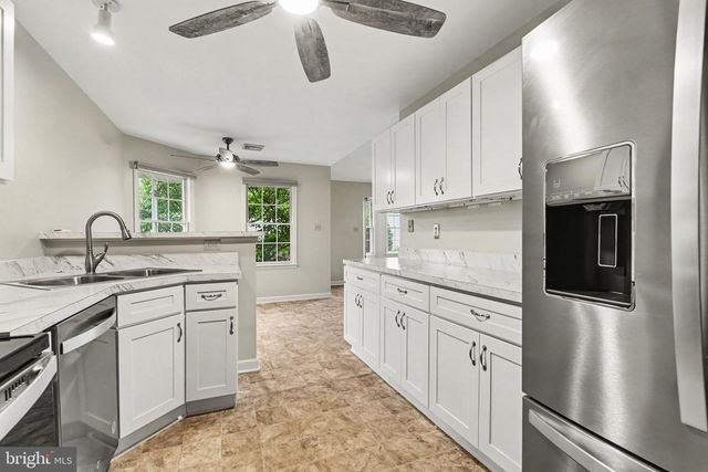 729 N HIGHLANDS DR, Harrisburg, PA 17111