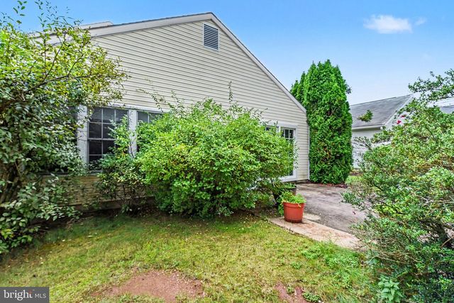 729 N HIGHLANDS DR, Harrisburg, PA 17111