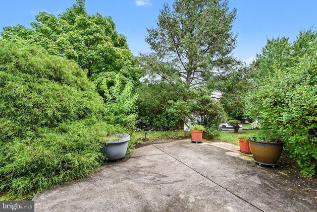 729 N HIGHLANDS DR, Harrisburg, PA 17111