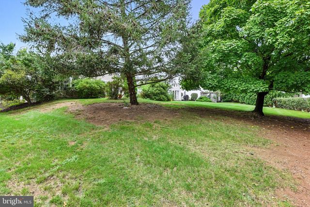 729 N HIGHLANDS DR, Harrisburg, PA 17111
