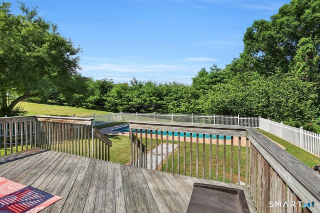 28 McNabola Lane, Wallingford, CT 06492