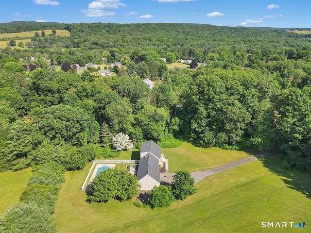 28 McNabola Lane, Wallingford, CT 06492