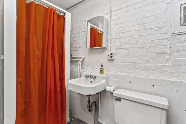 1719 N Newcastle Avenue, Chicago, IL 60707