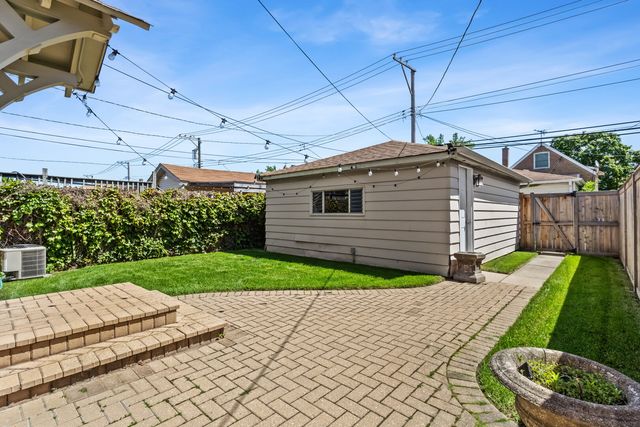 1719 N Newcastle Avenue, Chicago, IL 60707