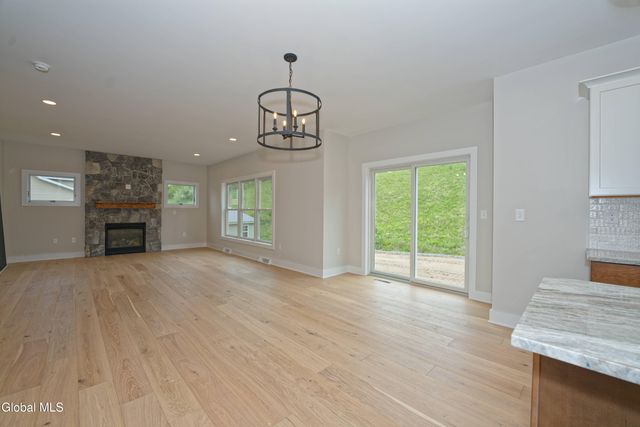 5 Quail Run, Voorheesville, NY 12186