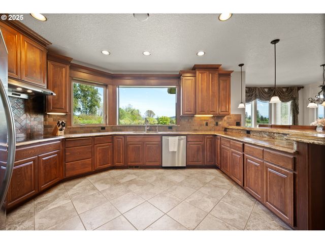 26740 S FISH Rd, Mulino, OR 97042