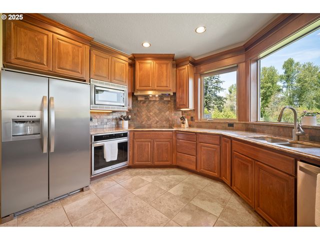 26740 S FISH Rd, Mulino, OR 97042