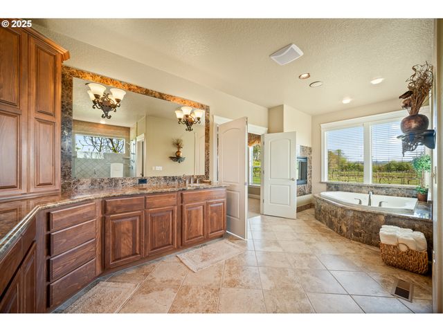 26740 S FISH Rd, Mulino, OR 97042