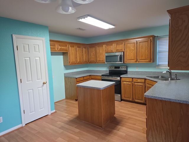 802 Justin Court, Keene, TX 76059