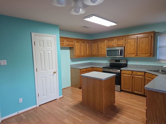 802 Justin Court, Keene, TX 76059