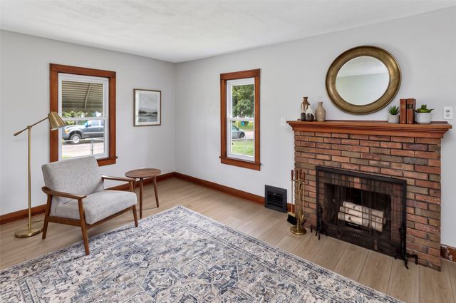 1317 E 16th Street, Des Moines, IA 50316