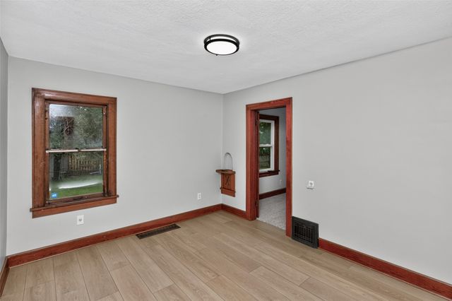 1317 E 16th Street, Des Moines, IA 50316
