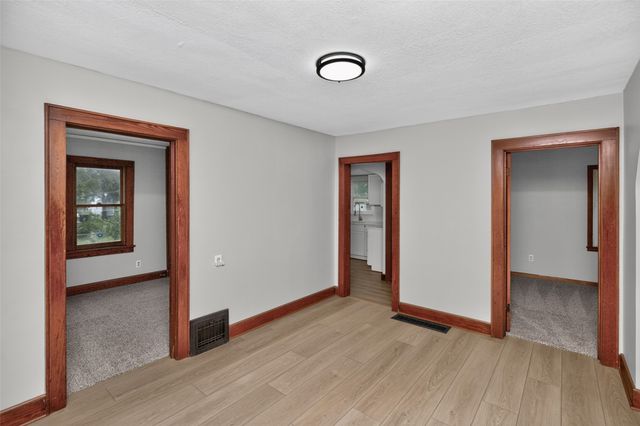 1317 E 16th Street, Des Moines, IA 50316
