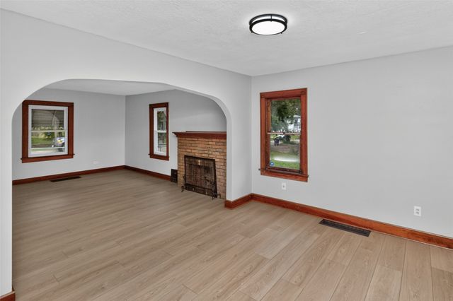 1317 E 16th Street, Des Moines, IA 50316