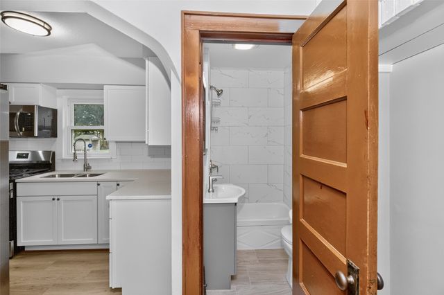 1317 E 16th Street, Des Moines, IA 50316
