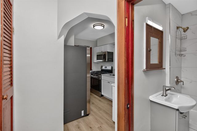 1317 E 16th Street, Des Moines, IA 50316