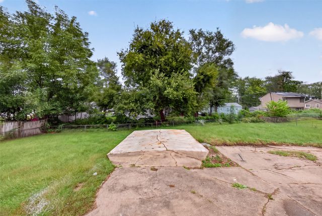 1317 E 16th Street, Des Moines, IA 50316