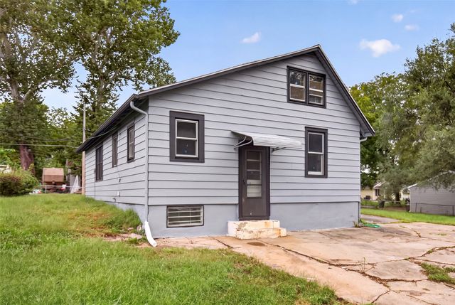 1317 E 16th Street, Des Moines, IA 50316