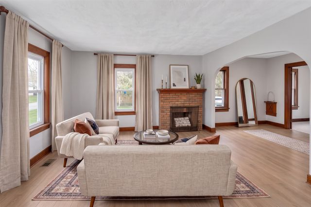 1317 E 16th Street, Des Moines, IA 50316