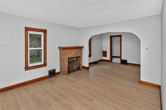 1317 E 16th Street, Des Moines, IA 50316