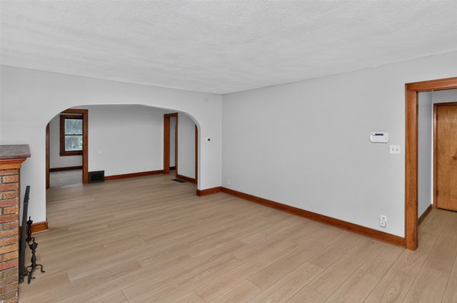 1317 E 16th Street, Des Moines, IA 50316