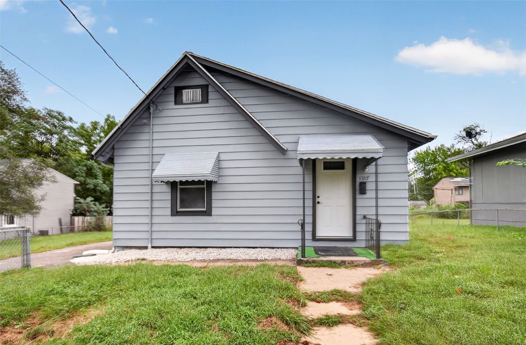 1317 E 16th Street, Des Moines, IA 50316