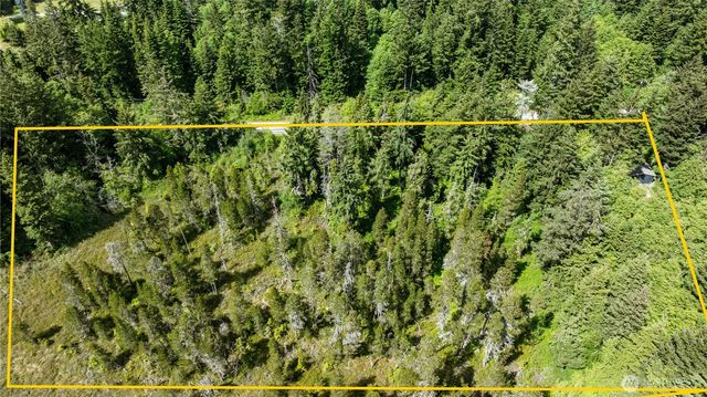1376 Silver Lake Road, Oak Harbor, WA 98277