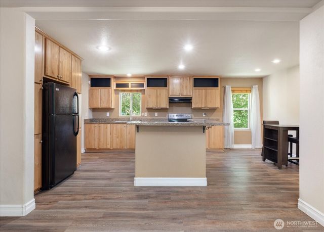1376 Silver Lake Road, Oak Harbor, WA 98277