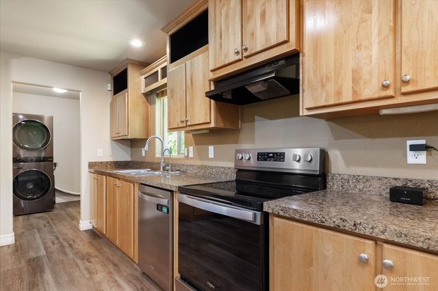 1376 Silver Lake Road, Oak Harbor, WA 98277