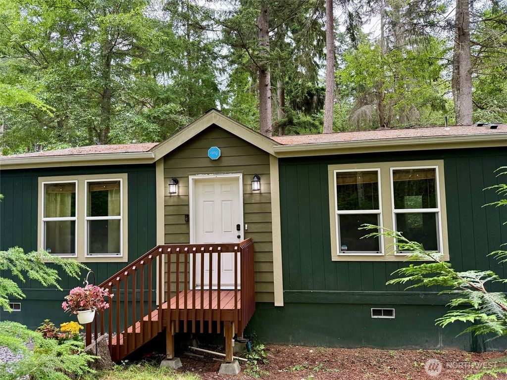 1376 Silver Lake Road, Oak Harbor, WA 98277