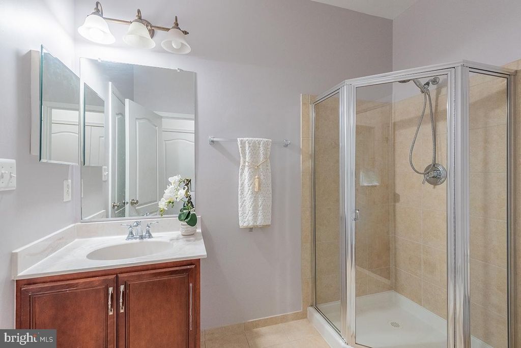 43308 BARNSTEAD DR, Ashburn, VA 20148