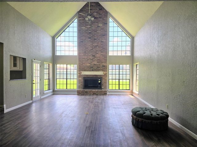7244 Edgewater Drive, Willis, TX 77318