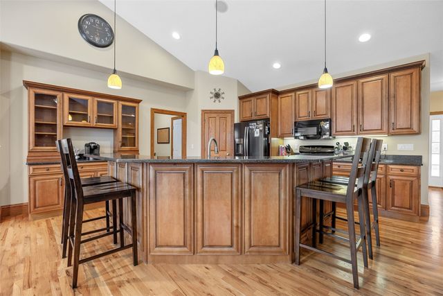 5821 River Parkway NE, Cedar Rapids, IA 52411