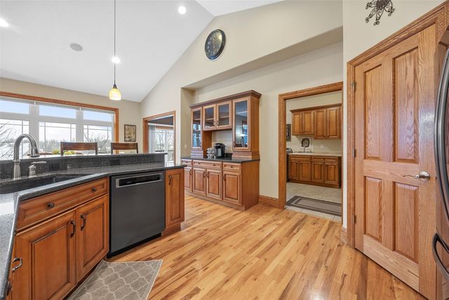 5821 River Parkway NE, Cedar Rapids, IA 52411