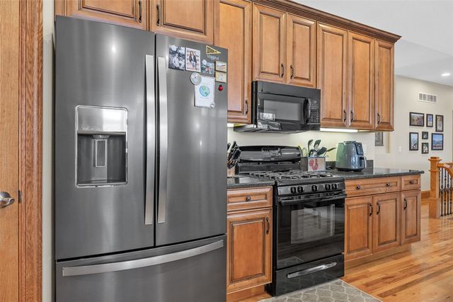 5821 River Parkway NE, Cedar Rapids, IA 52411