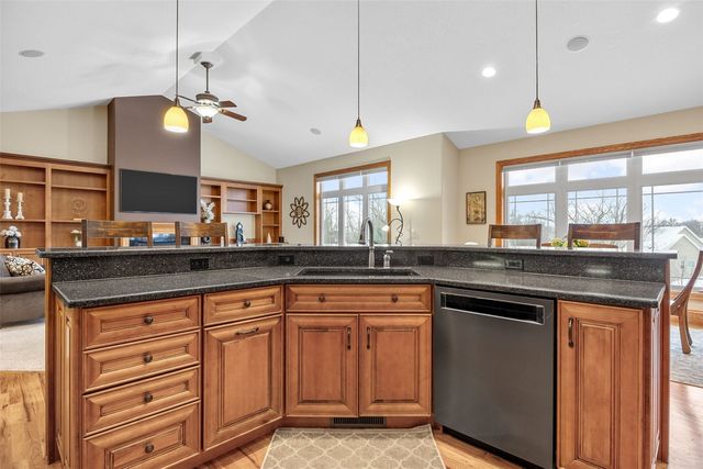 5821 River Parkway NE, Cedar Rapids, IA 52411