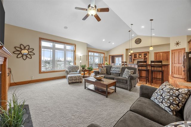 5821 River Parkway NE, Cedar Rapids, IA 52411