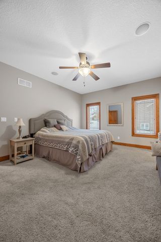 5821 River Parkway NE, Cedar Rapids, IA 52411