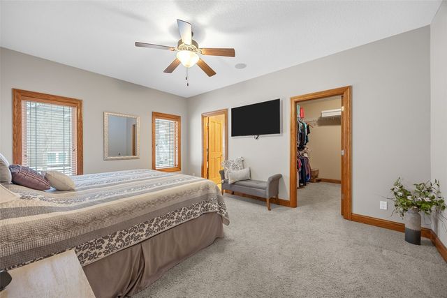 5821 River Parkway NE, Cedar Rapids, IA 52411